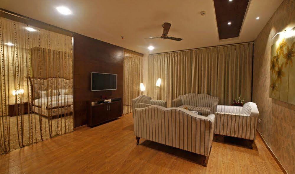 Grand Xenia Hotel Аджмер Екстериор снимка